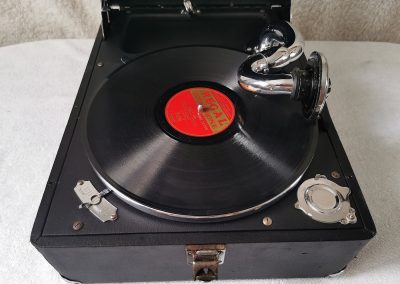 1946 Columbia Viva-Tonal Grafonola 9000A - d2d3e0ec 104a 4bc1 a337 d6281f58be83